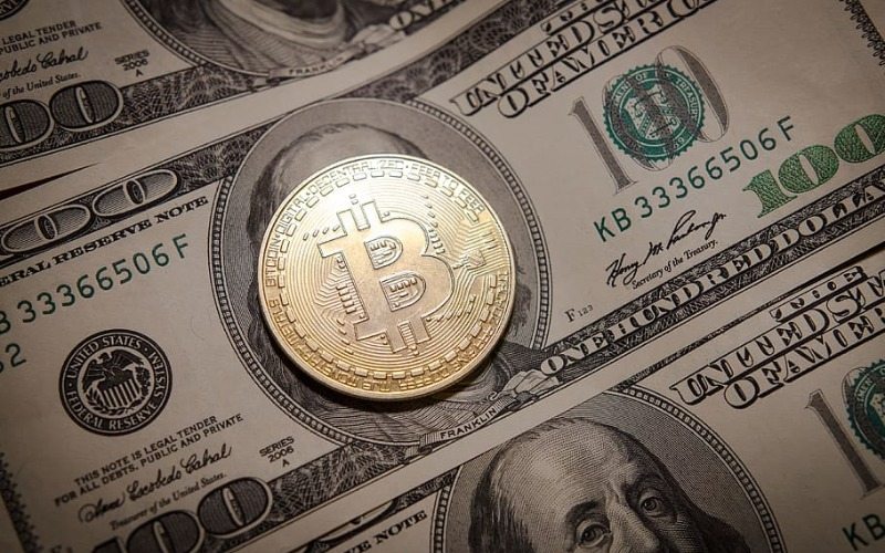 dollar and bitcoin